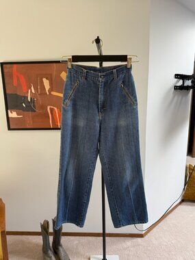 Vintage 1970s High Waisted Ankle Crop Kick Flares Medium Wash Jeans 25 or 26 W